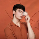 Huda Beauty Glowish Pressed Powder 02 Fair Light 6.5g